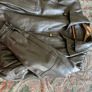 Men’s Black leather bomber jacket